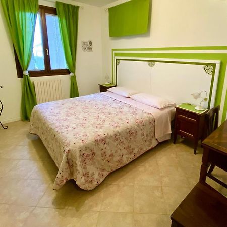 A Casa Di Laura Bed & Breakfast อ็อคคิโอเบลโล ภายนอก รูปภาพ