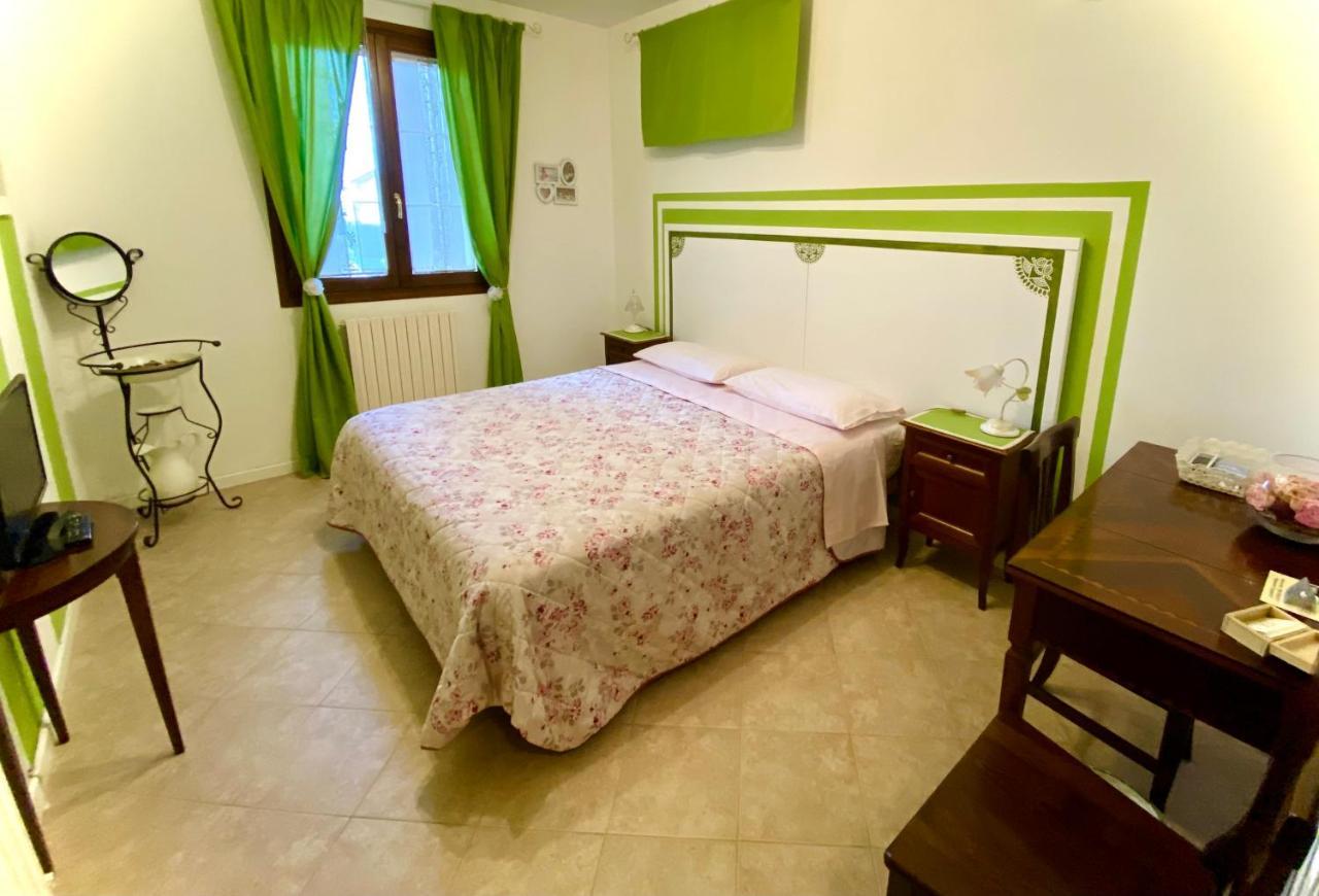 A Casa Di Laura Bed & Breakfast อ็อคคิโอเบลโล ภายนอก รูปภาพ