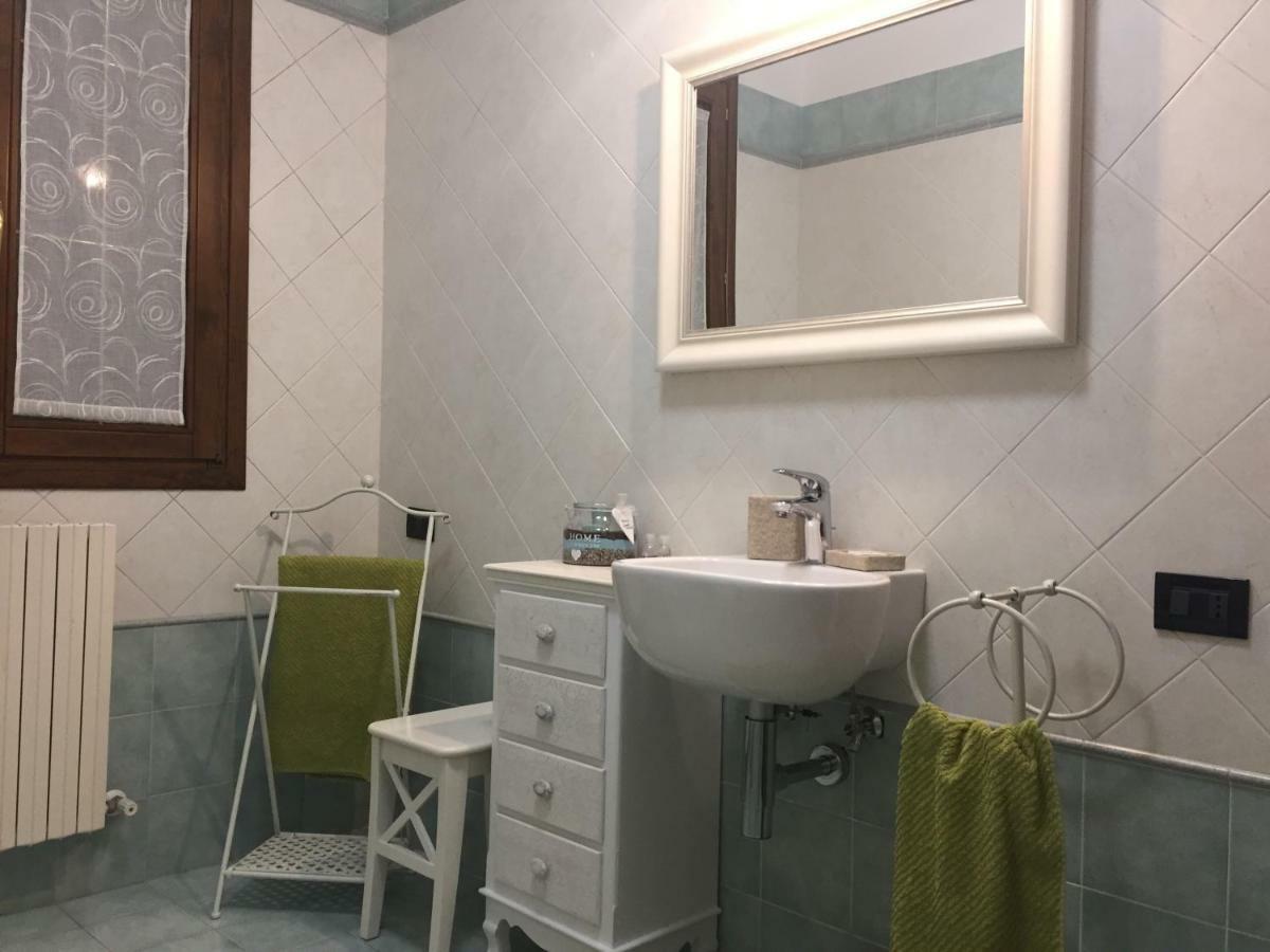 A Casa Di Laura Bed & Breakfast อ็อคคิโอเบลโล ภายนอก รูปภาพ