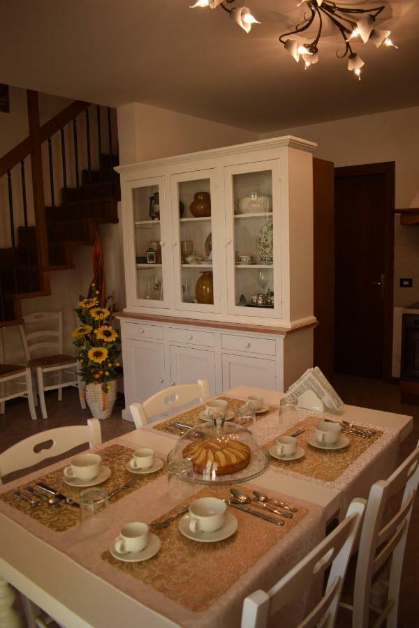 A Casa Di Laura Bed & Breakfast อ็อคคิโอเบลโล ภายนอก รูปภาพ