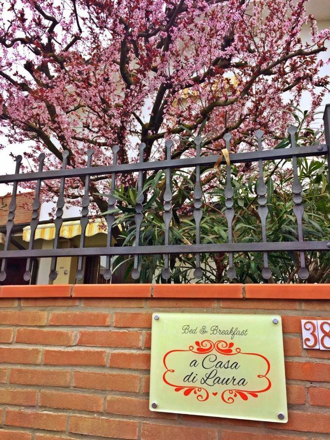 A Casa Di Laura Bed & Breakfast อ็อคคิโอเบลโล ภายนอก รูปภาพ