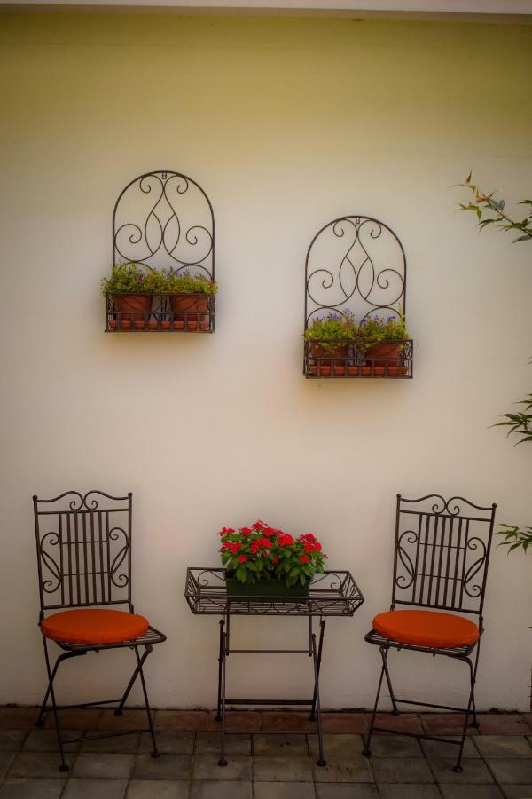 A Casa Di Laura Bed & Breakfast อ็อคคิโอเบลโล ภายนอก รูปภาพ